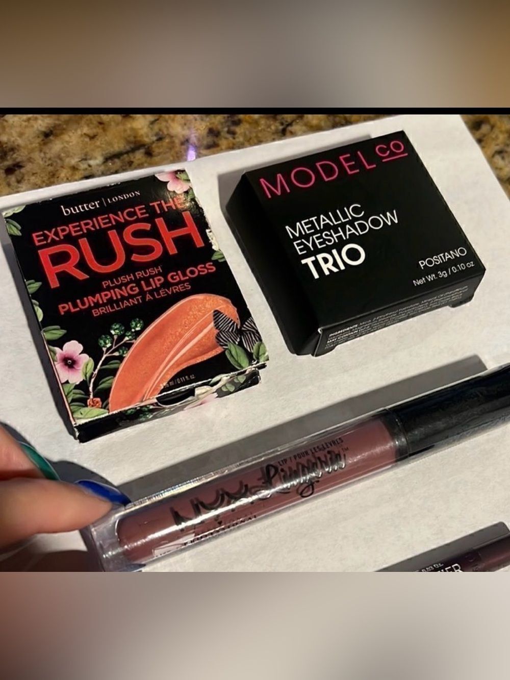 Lip Plumper Gloss, Metallic Eyeshadow and Lipstick NEW Bundle w Case